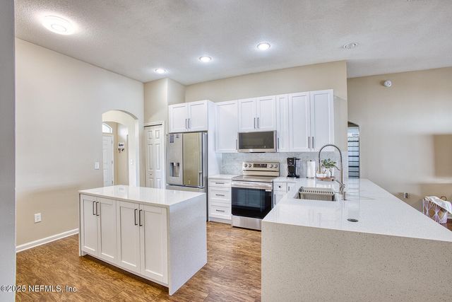 9105 PROSPERITY LAKE Drive, Jacksonville, FL 32244