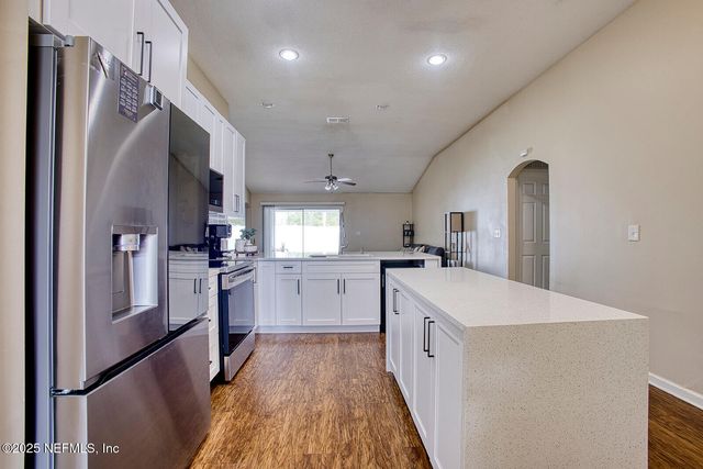 9105 PROSPERITY LAKE Drive, Jacksonville, FL 32244