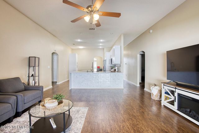9105 PROSPERITY LAKE Drive, Jacksonville, FL 32244