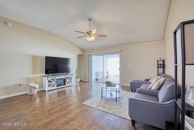 9105 PROSPERITY LAKE Drive, Jacksonville, FL 32244