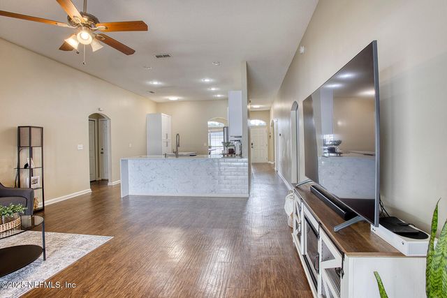 9105 PROSPERITY LAKE Drive, Jacksonville, FL 32244