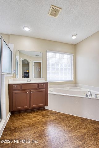 9105 PROSPERITY LAKE Drive, Jacksonville, FL 32244