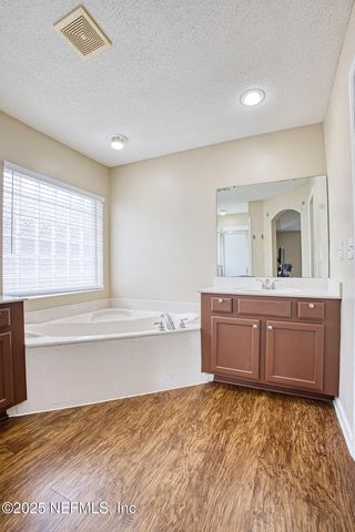 9105 PROSPERITY LAKE Drive, Jacksonville, FL 32244