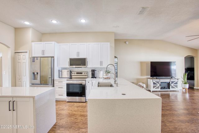 9105 PROSPERITY LAKE Drive, Jacksonville, FL 32244