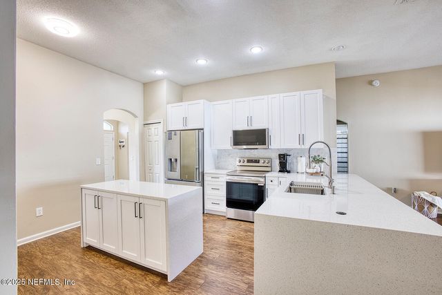 9105 PROSPERITY LAKE Drive, Jacksonville, FL 32244