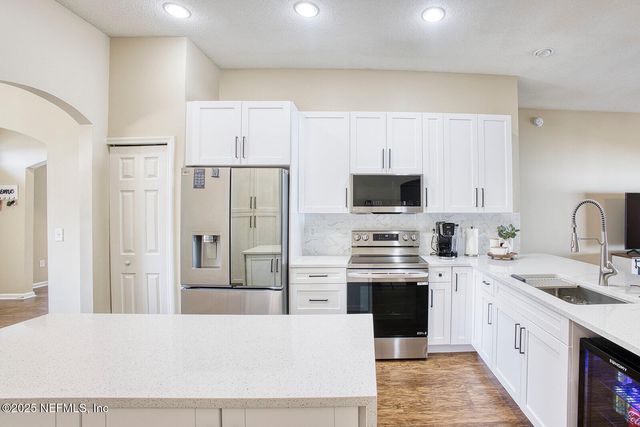 9105 PROSPERITY LAKE Drive, Jacksonville, FL 32244