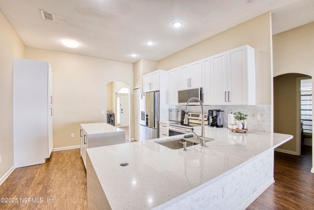 9105 PROSPERITY LAKE Drive, Jacksonville, FL 32244