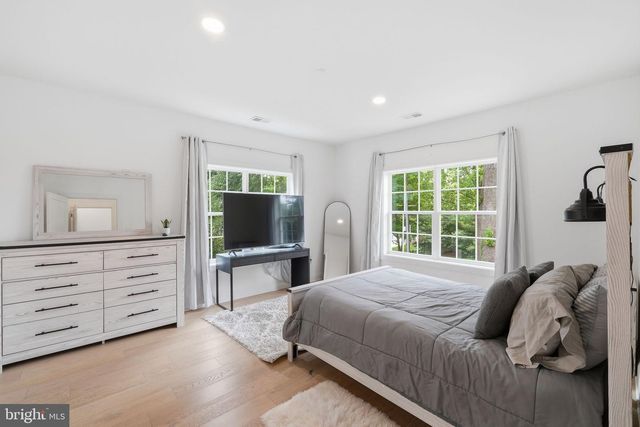 2301 GROVE AVE, Falls Church, VA 22046