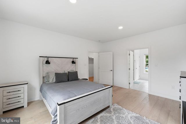 2301 GROVE AVE, Falls Church, VA 22046