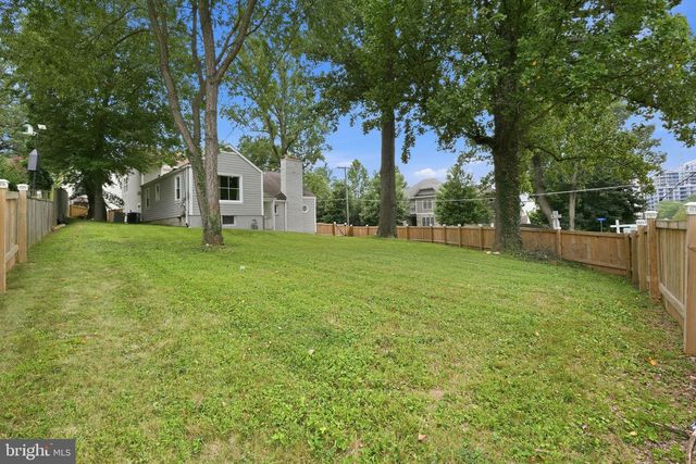 2301 GROVE AVE, Falls Church, VA 22046