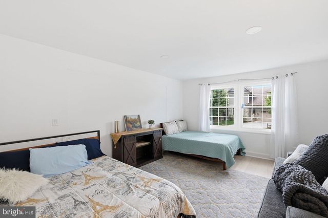 2301 GROVE AVE, Falls Church, VA 22046