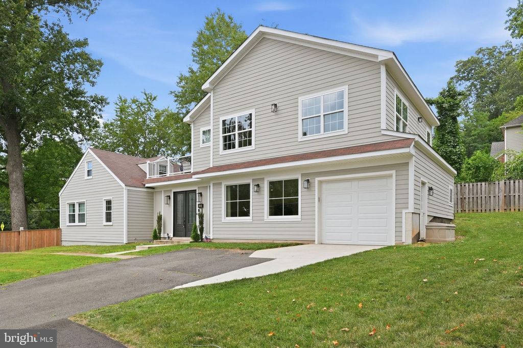 2301 GROVE AVE, Falls Church, VA 22046