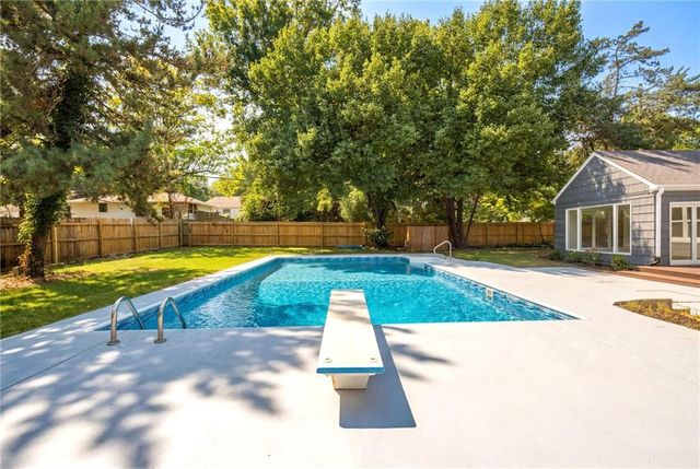1263 W 67th Terrace, Kansas City, MO 64113
