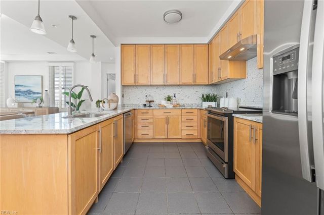 3700 Sandpiper Rd Apt 121, Virginia Beach, VA 23456