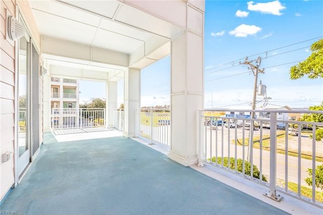 3700 Sandpiper Rd Apt 121, Virginia Beach, VA 23456