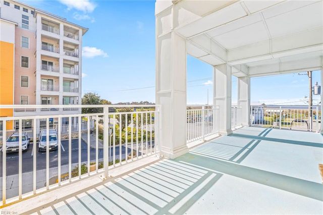 3700 Sandpiper Rd Apt 121, Virginia Beach, VA 23456