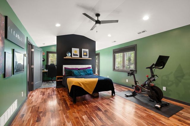 545 N 300 E, Valparaiso, IN 46383