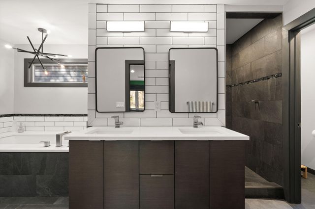 545 N 300 E, Valparaiso, IN 46383