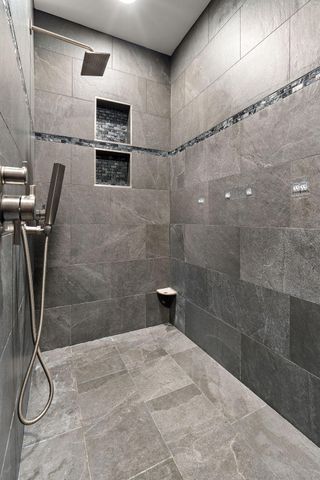 545 N 300 E, Valparaiso, IN 46383