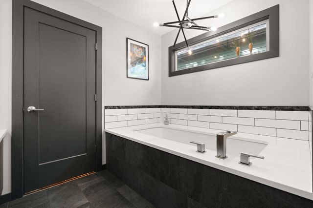 545 N 300 E, Valparaiso, IN 46383
