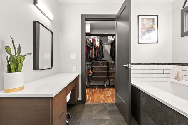 545 N 300 E, Valparaiso, IN 46383