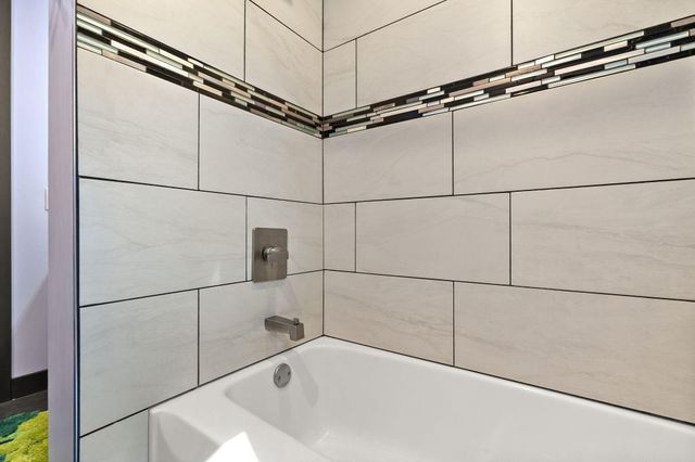 545 N 300 E, Valparaiso, IN 46383