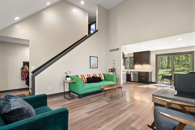 545 N 300 E, Valparaiso, IN 46383