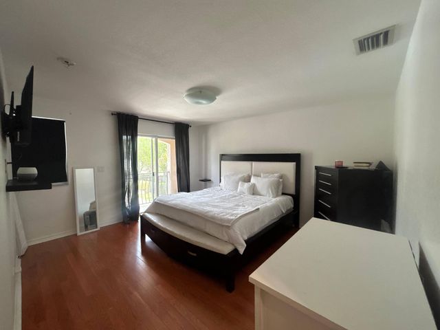 238 SE 2ND Avenue, Hallandale Beach, FL 33009