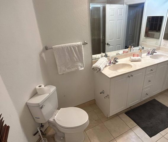 238 SE 2ND Avenue, Hallandale Beach, FL 33009