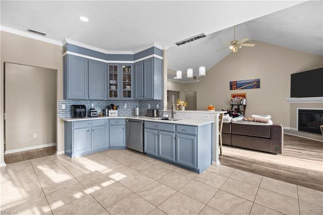 1881 Dolina DR, Virginia Beach, VA 23464