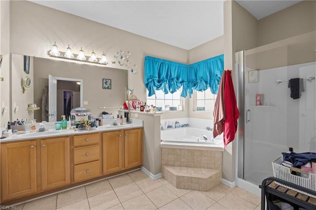 1881 Dolina DR, Virginia Beach, VA 23464