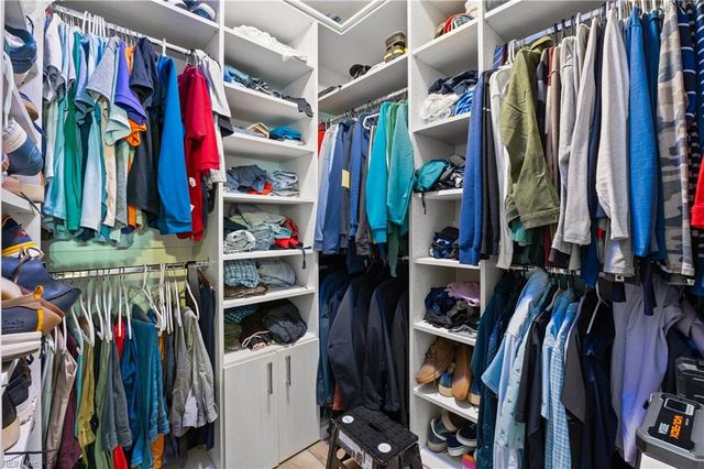 1881 Dolina DR, Virginia Beach, VA 23464