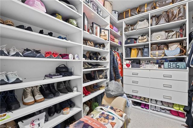 1881 Dolina DR, Virginia Beach, VA 23464