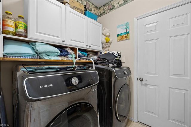 1881 Dolina DR, Virginia Beach, VA 23464