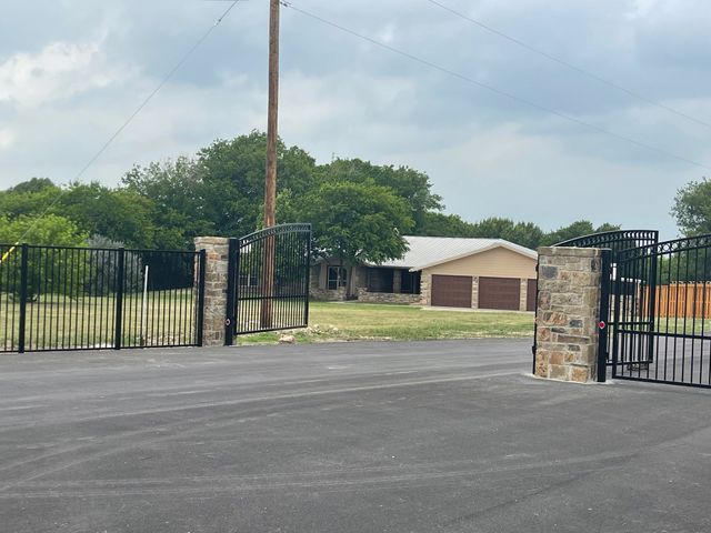 9833 Lark Lane, Fort Worth, TX 76179