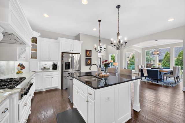 904 Royal Minister Boulevard, Lewisville, TX 75056