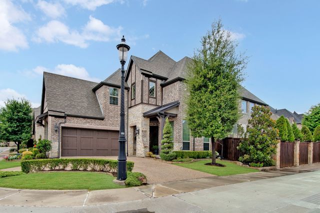 904 Royal Minister Boulevard, Lewisville, TX 75056