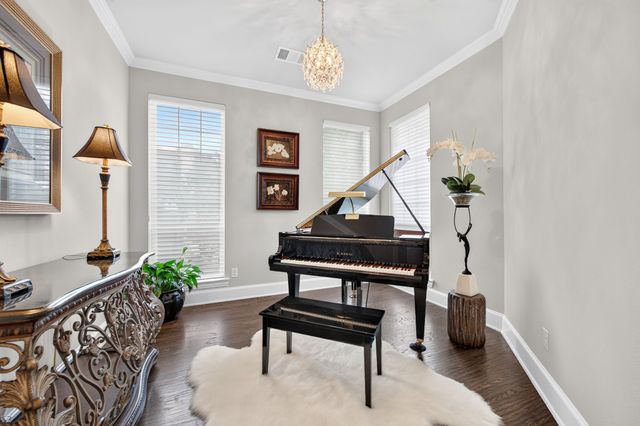 904 Royal Minister Boulevard, Lewisville, TX 75056