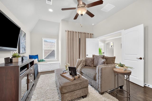 904 Royal Minister Boulevard, Lewisville, TX 75056