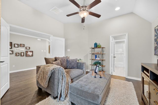 904 Royal Minister Boulevard, Lewisville, TX 75056
