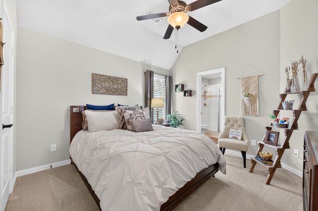 904 Royal Minister Boulevard, Lewisville, TX 75056