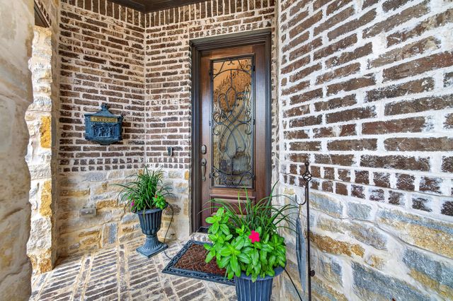 904 Royal Minister Boulevard, Lewisville, TX 75056