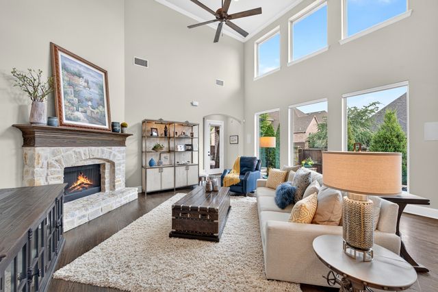 904 Royal Minister Boulevard, Lewisville, TX 75056