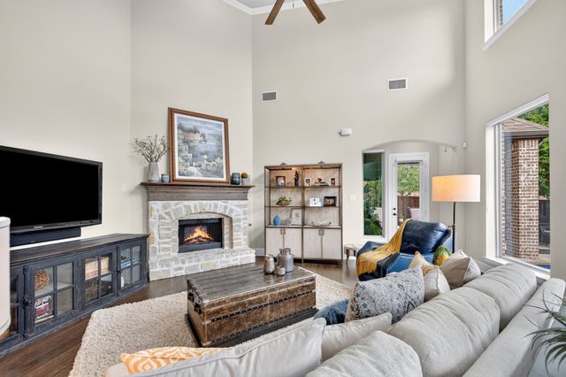 904 Royal Minister Boulevard, Lewisville, TX 75056