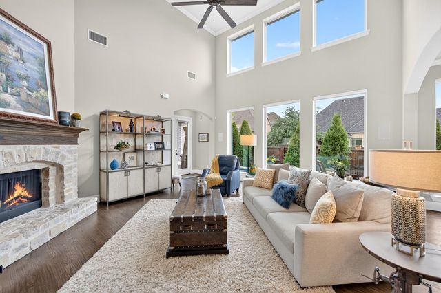 904 Royal Minister Boulevard, Lewisville, TX 75056