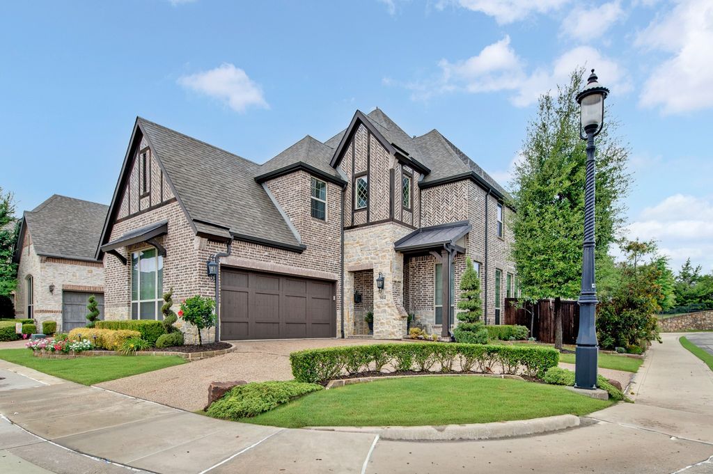 904 Royal Minister Boulevard, Lewisville, TX 75056