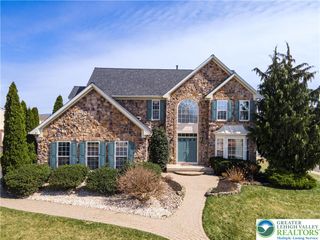 7 Lower Way Road, Palmer Twp, PA 18045
