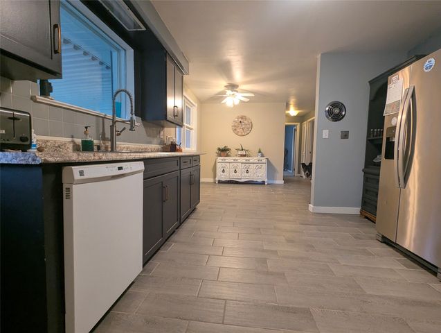 6759 E LAKE Road, Erie, PA 16511