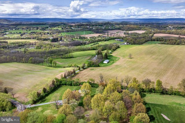 1269 POSSUM LN, Leesport, PA 19533