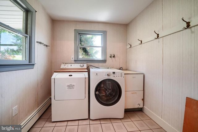 1269 POSSUM LN, Leesport, PA 19533